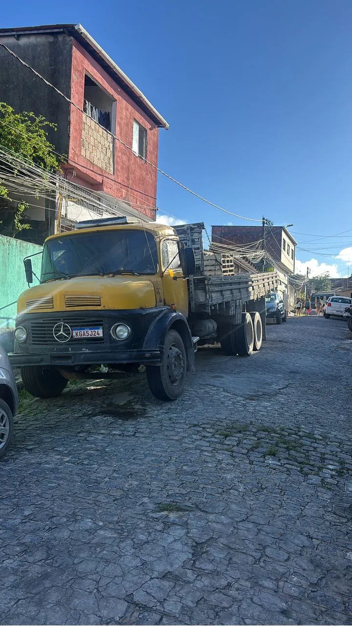 Caminhão 1111 