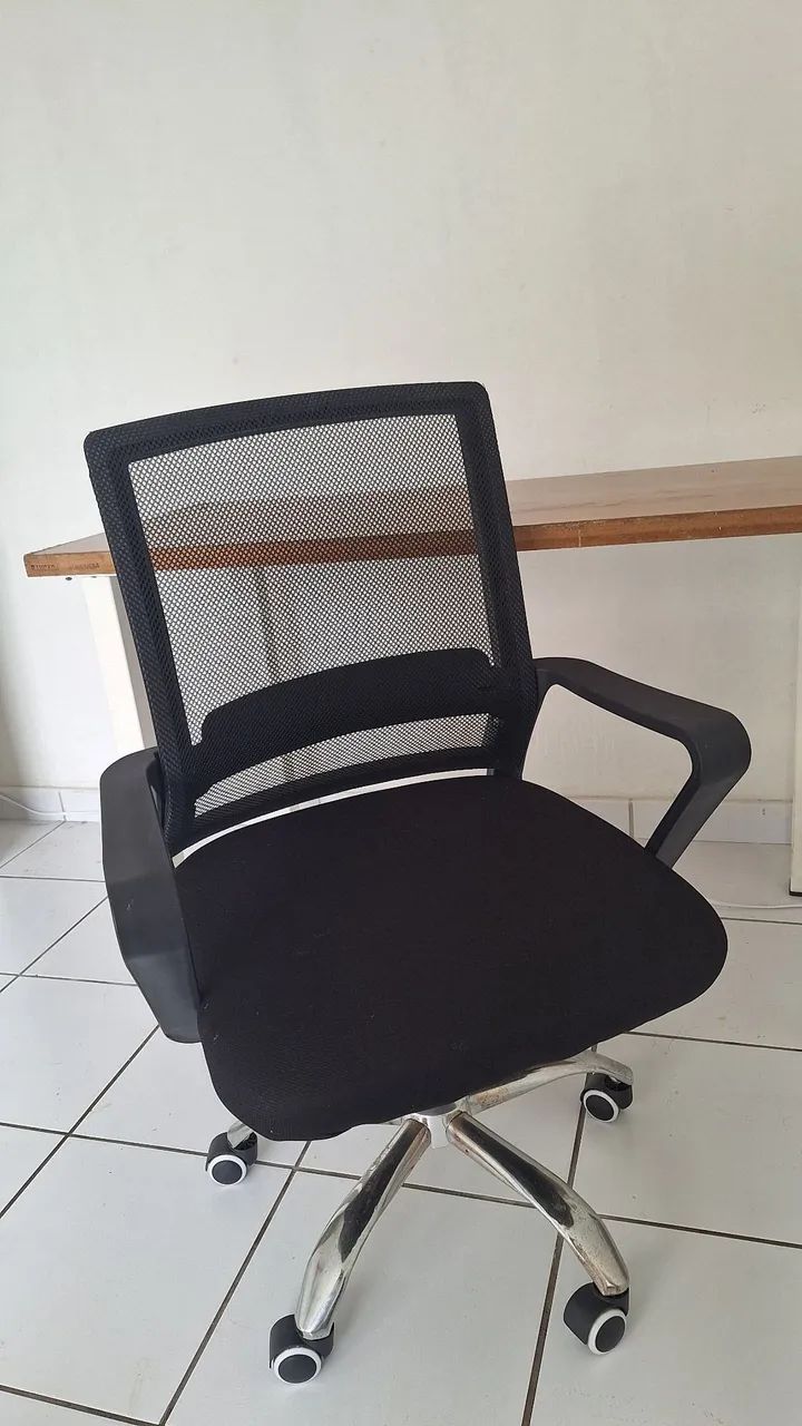Mesa de trabalho e cadeira  - Foto 3
