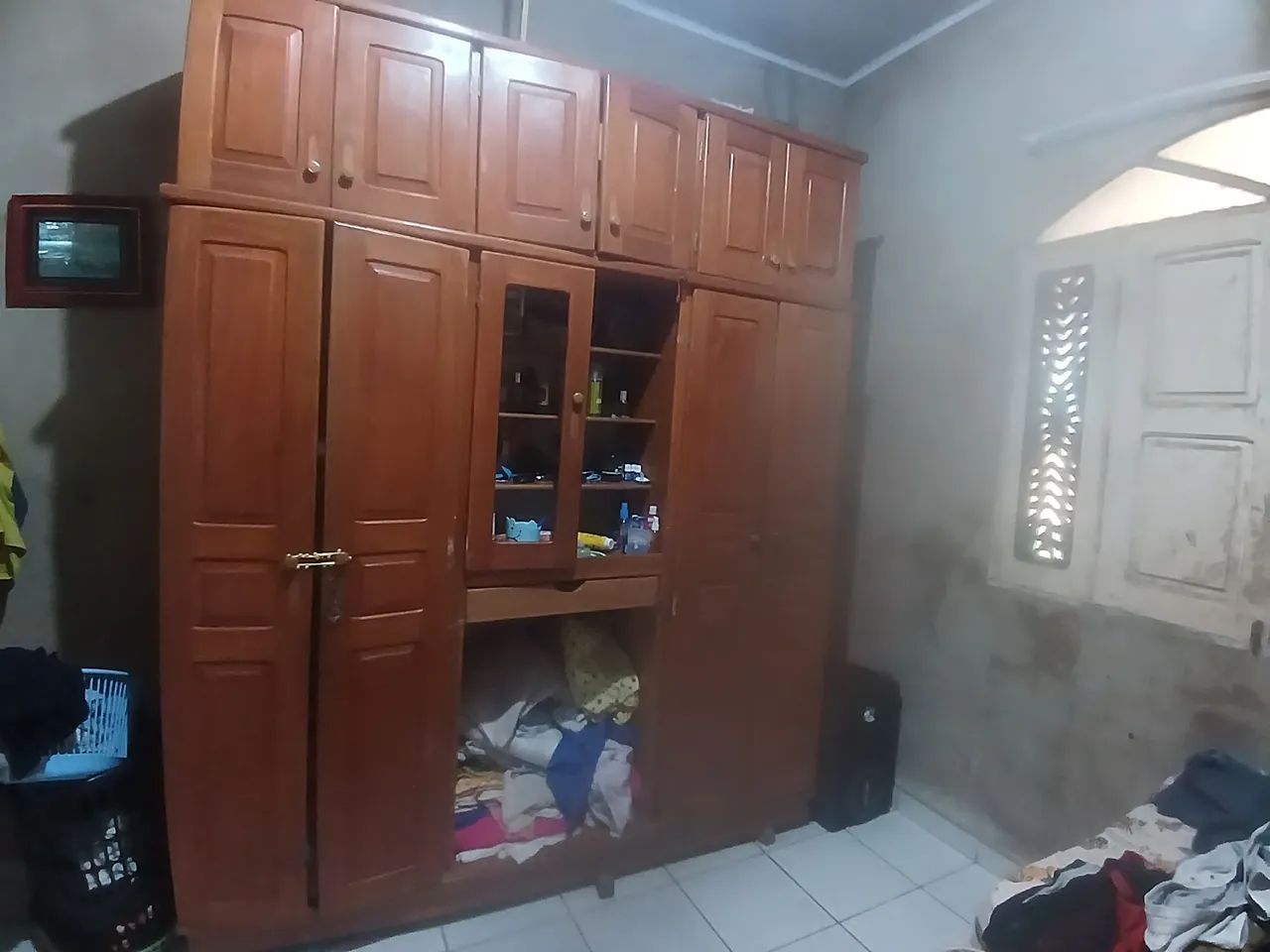 Vendo guarda roupa de madeira - Foto 5