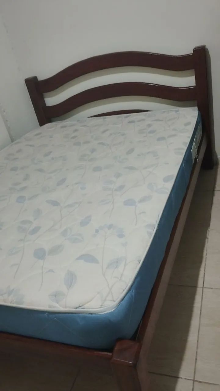 Cama s/ colchão 