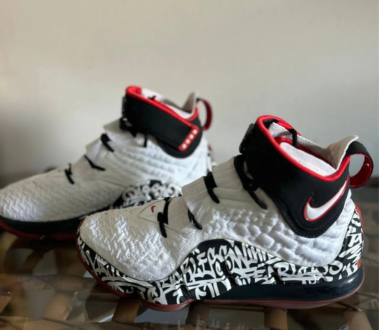 LeBron 17 Grafiiti