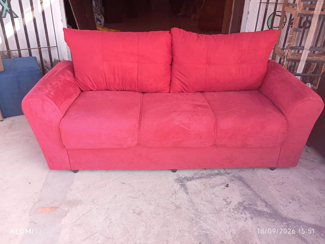 Sofá vermelho novo