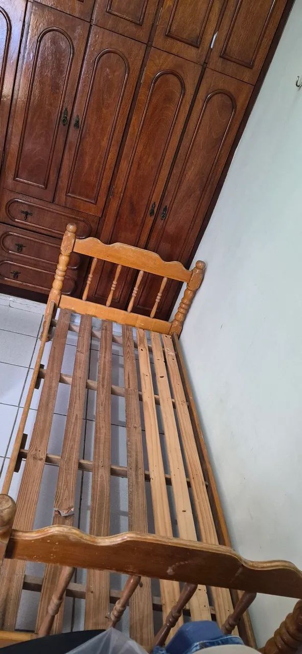 Cama de solteiro de madeira. - Foto 2