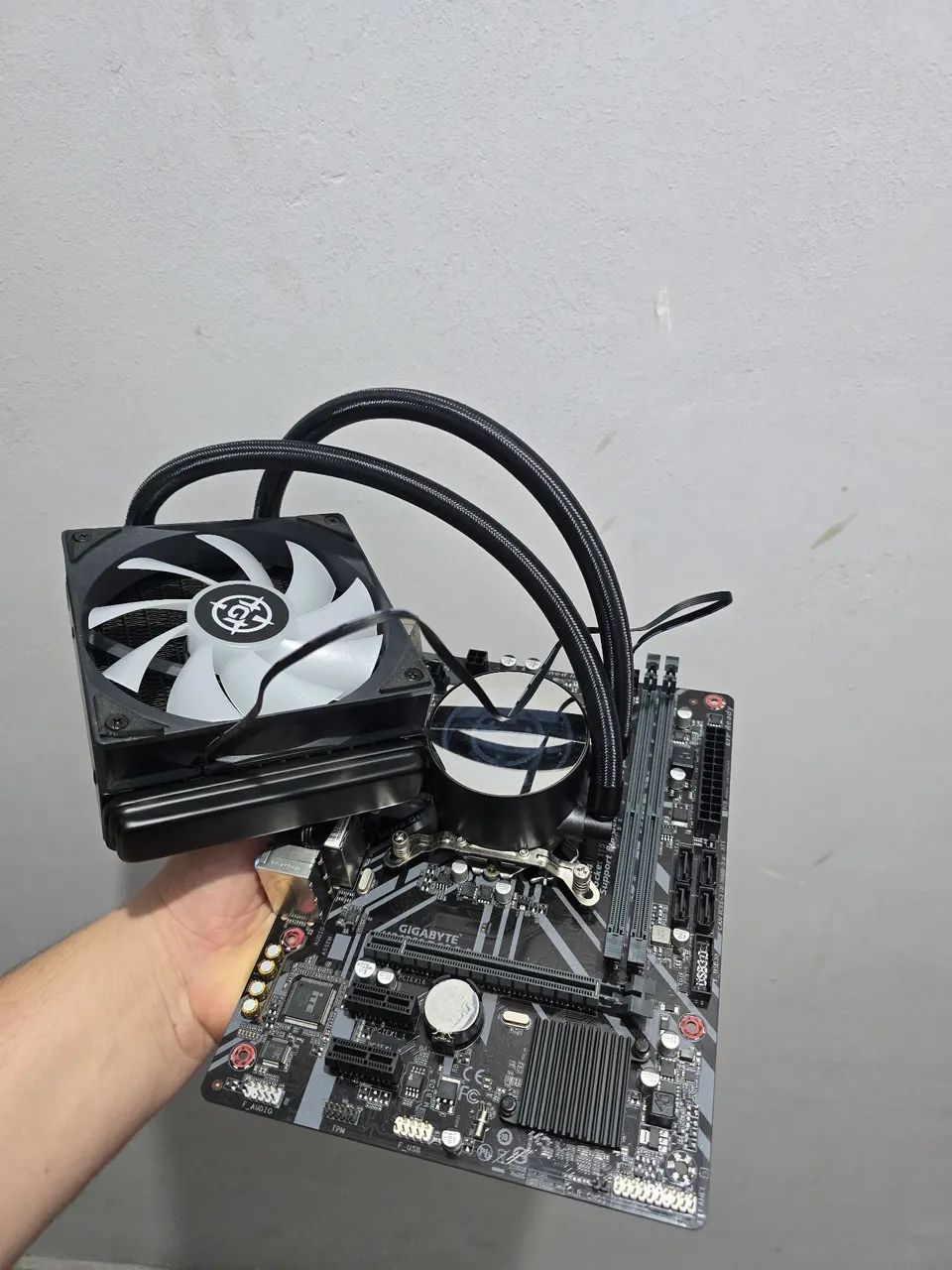 Kit processador I5 9400F + H310 + WATER COOLER482679547054663682