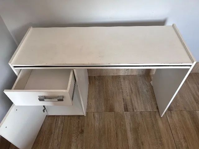 Escrivaninha branca com uma gaveta - Foto 2