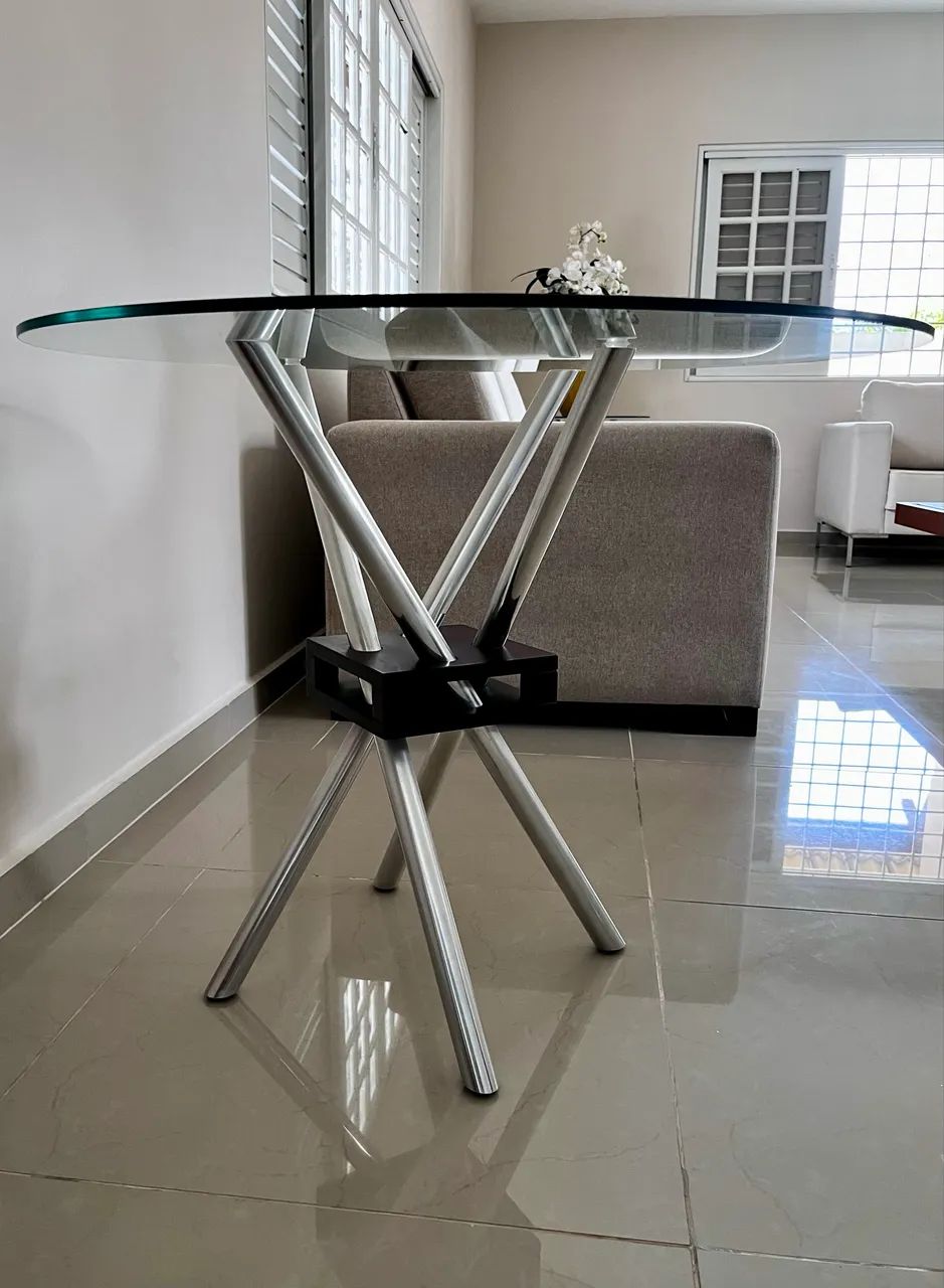 Mesa lateral Jacaúna 80 X 80 X 65cm - Em excelente estado! - Foto 3