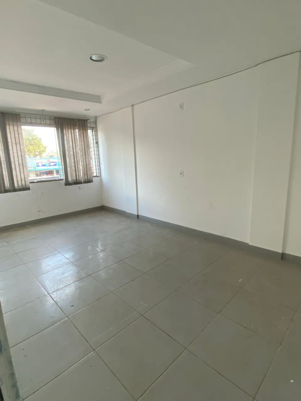 SALA COMERCIAL AV PRINCIPAL 