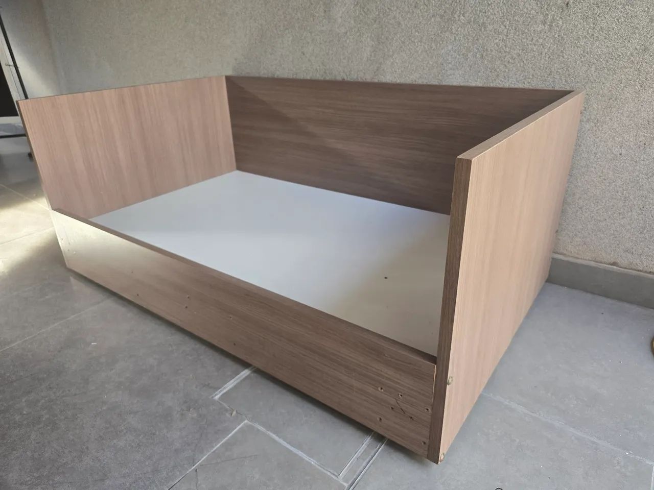 Cama Infantil qualidade impecável de marcenaria com rodízios. 