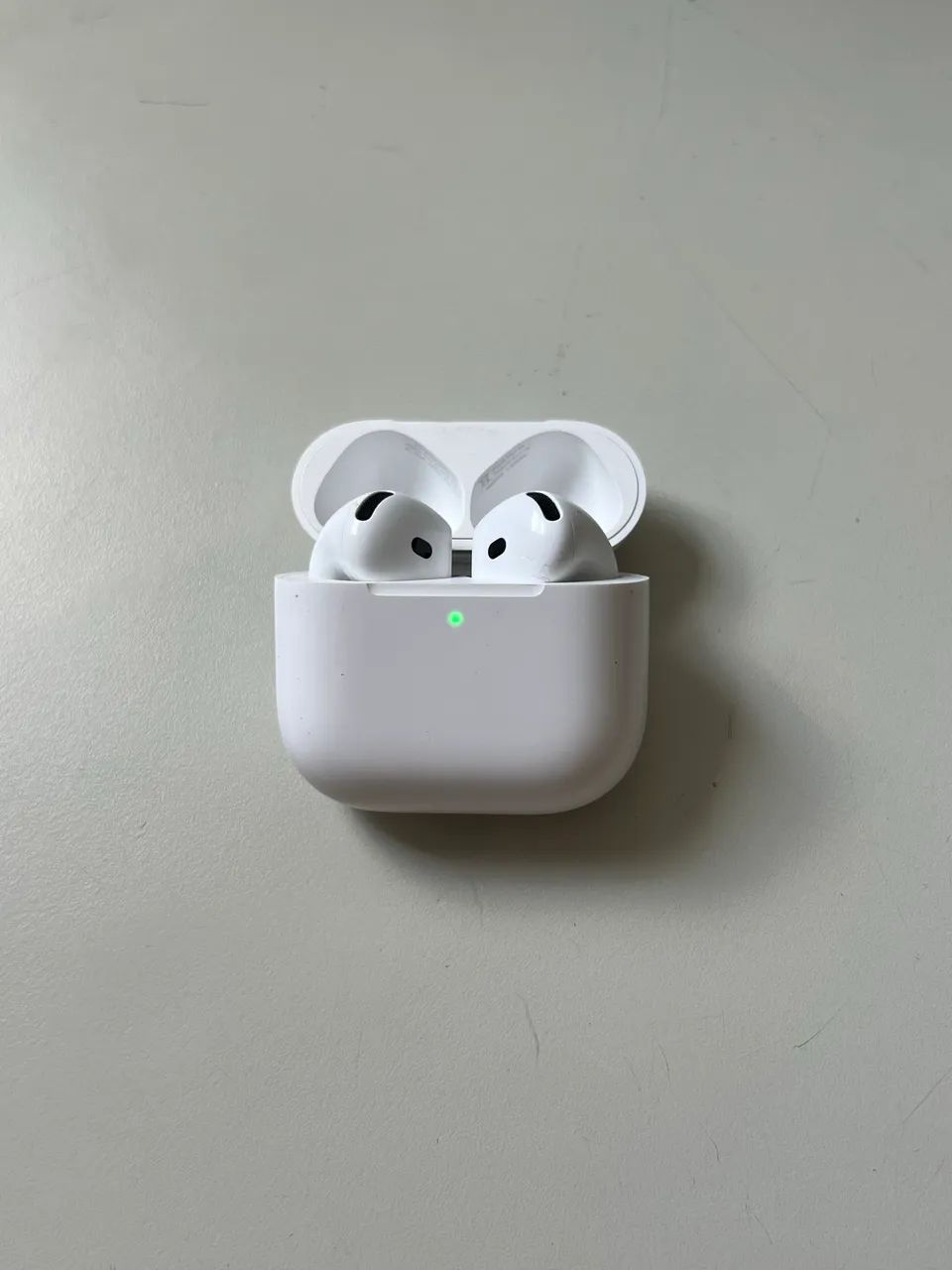 Apple AirPods 4 com Cancelamento de Ruído Ativo (ANC) - Fones de