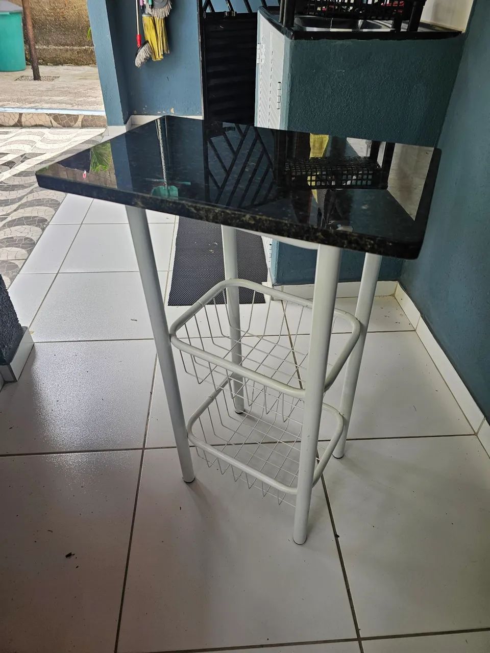 Fruteira Tubular com pedra de mármore 