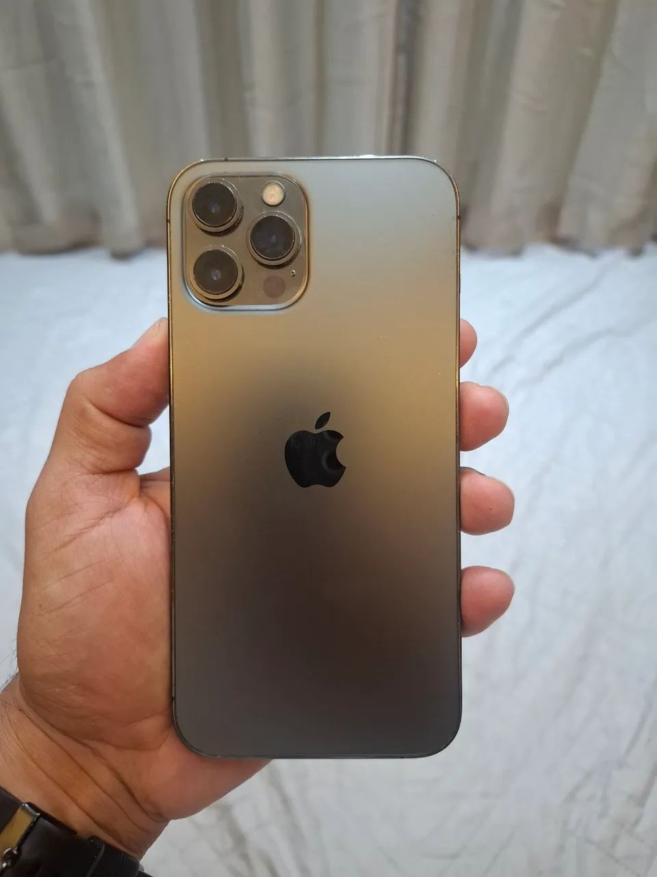 Iphone 12 pro max, perfeito estado?