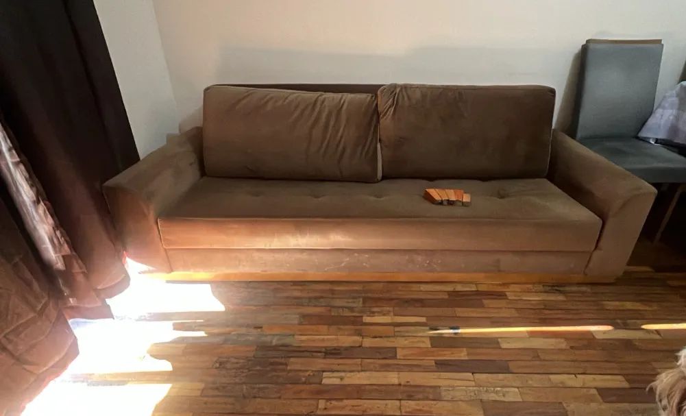 Vendo sofá-cama com 3 anos de uso.