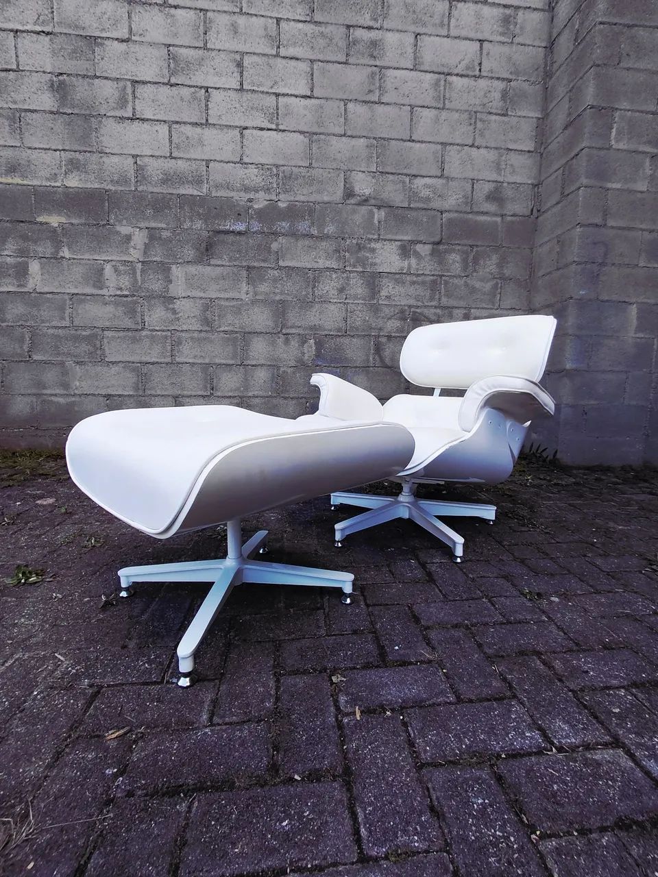 Poltrona Modernista Charles Eames - Design - com banqueta - Foto 2