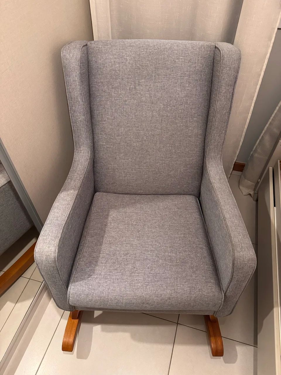 Poltrona de Amamentação Wind com Balanço - Design Retrô - Ótimo Estado - Foto 2