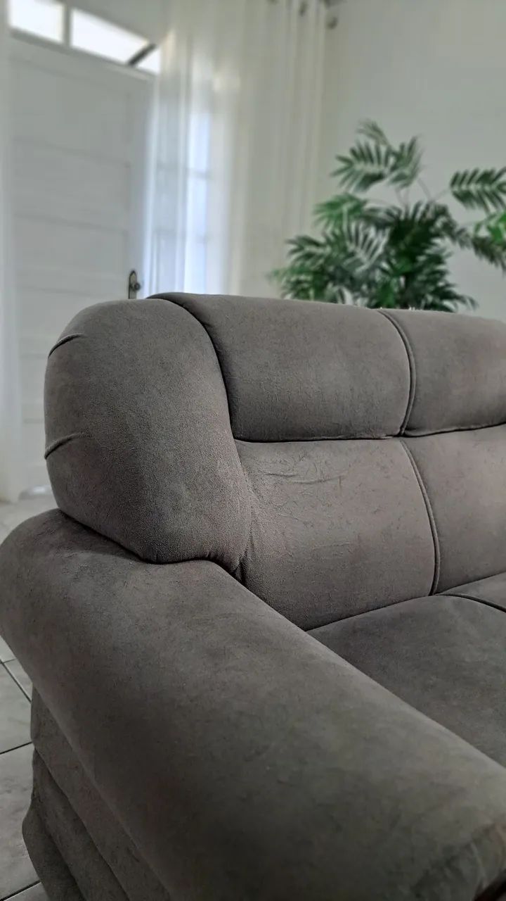 Conjunto de Sofás 2 e 3 Lugares, cor cinza, em ótimo rstado - Foto 2