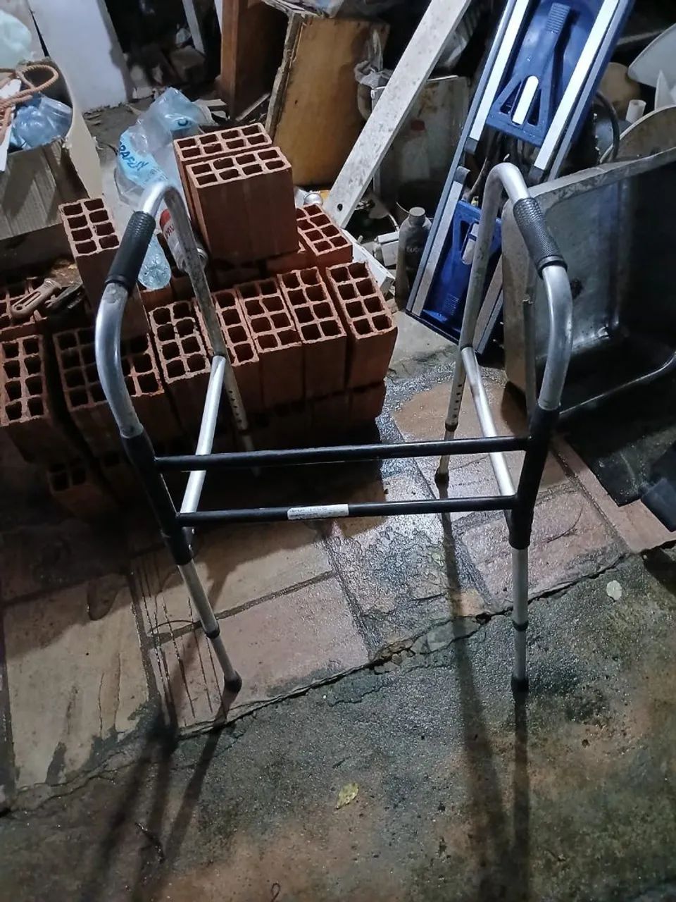 Cadeira de rodas e andador 