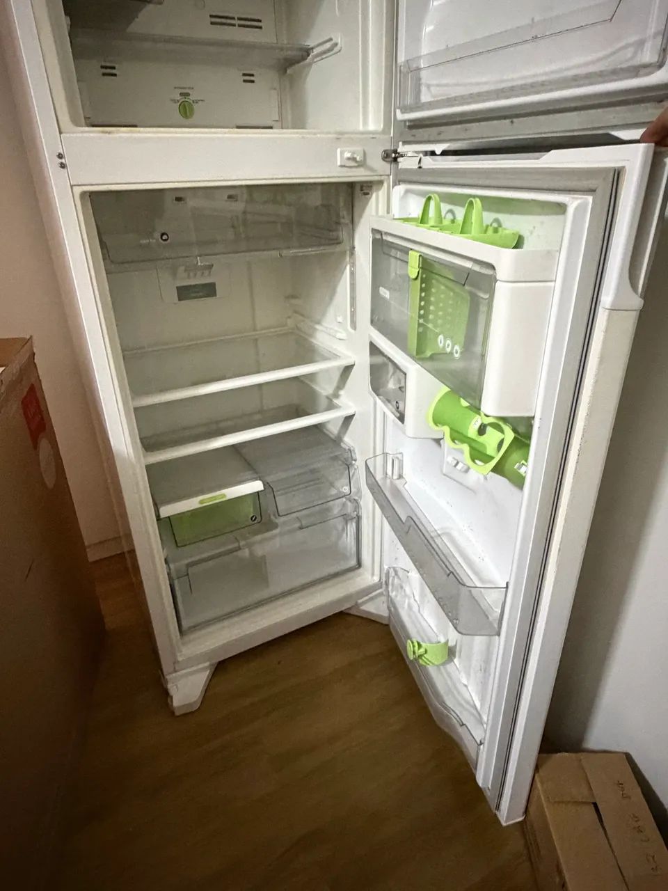 VENDO TELEVISÃO E GELADEIRA - Foto 4