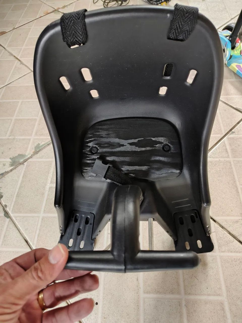 Cadeirinha para bebê de bicicleta. - Foto 2