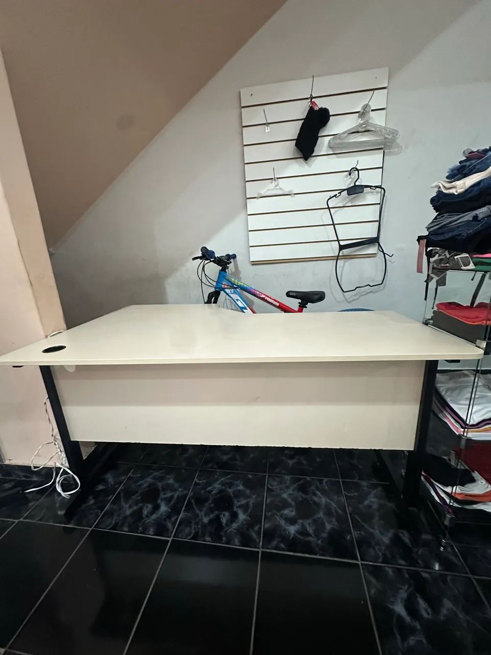 MESA DE ESCRITÓRIO FÓRMICA MACIÇA  - Foto 2