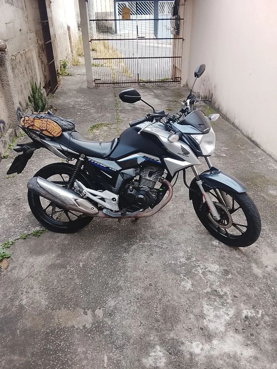 Titan 160