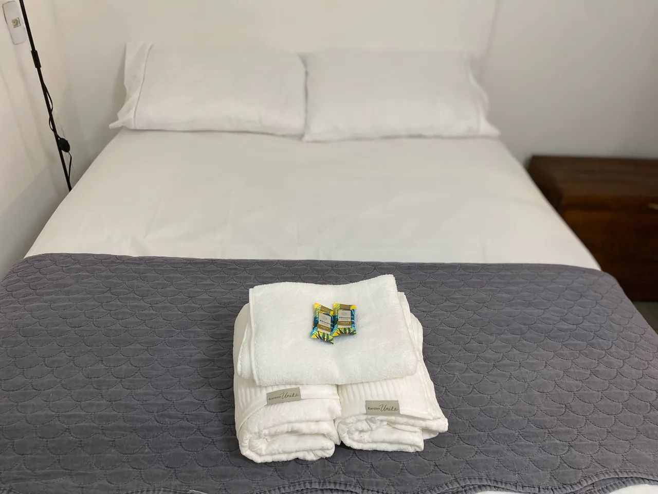 100m da praia - TEMPORADA - Studio COMPLETO com cozinha  - Foto 2