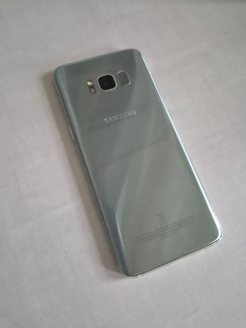 celular S8 prata com capinha nova - Foto 4