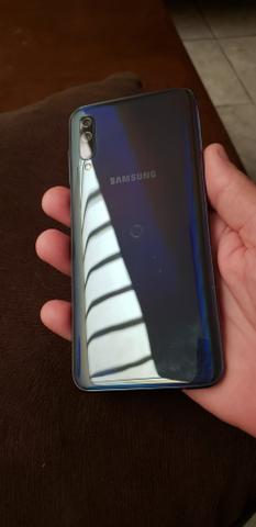 Samsung a50 64gb top valor 1350 reais. detalhe minimo