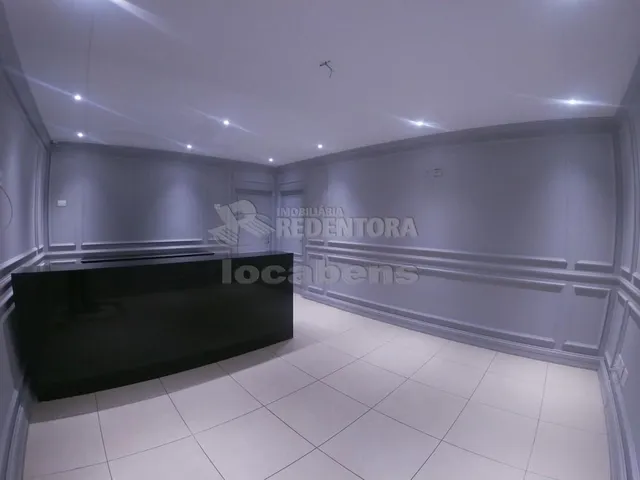Sala no Austa Medical Center ( Salas para médicos), trata-se de uma sala dupla, tendo: 2 w