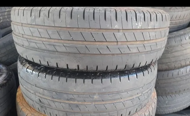 Pneu 175/70/14 . 150 reas cada um .