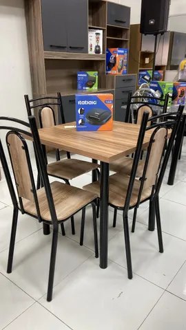 Mesa 4 cadeiras.
