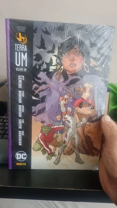 HQ Jovens Titãs Terra Um Vol. 1 - Lacrada