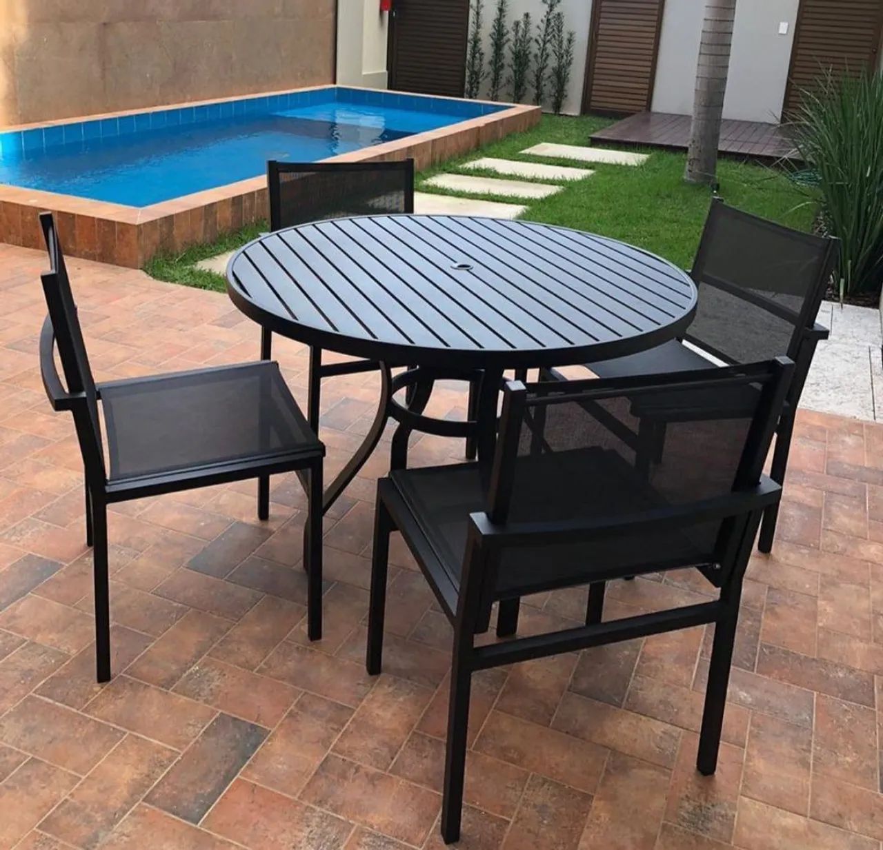 Conjunto de Mesa e Cadeiras para Jardim - Preto