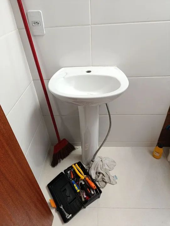 Pia lavatório de banheiro semi nova 