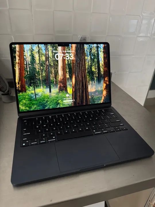 MacBook M2 8 GB Midnight