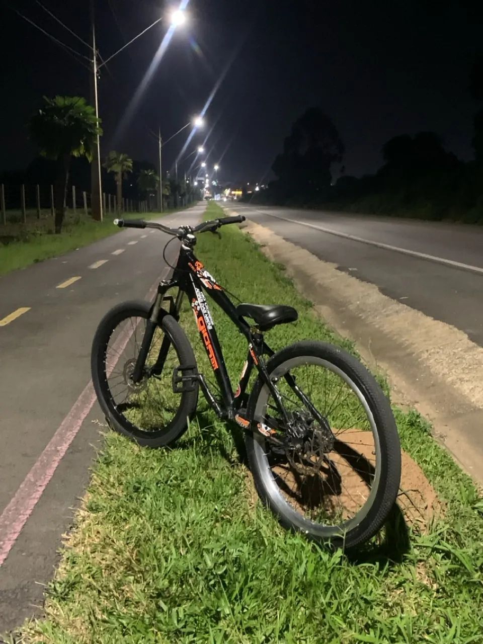 Gios 4trix preta e laranja