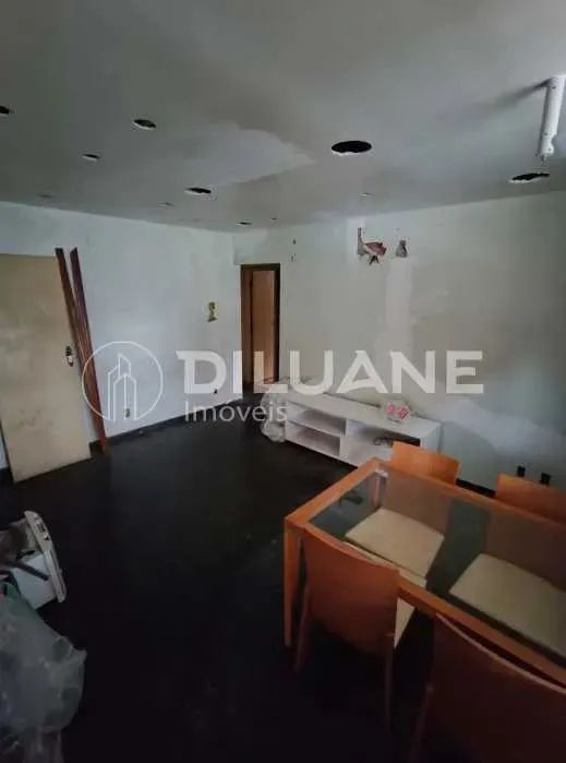 Apartamento - / Residencial / Copacabana