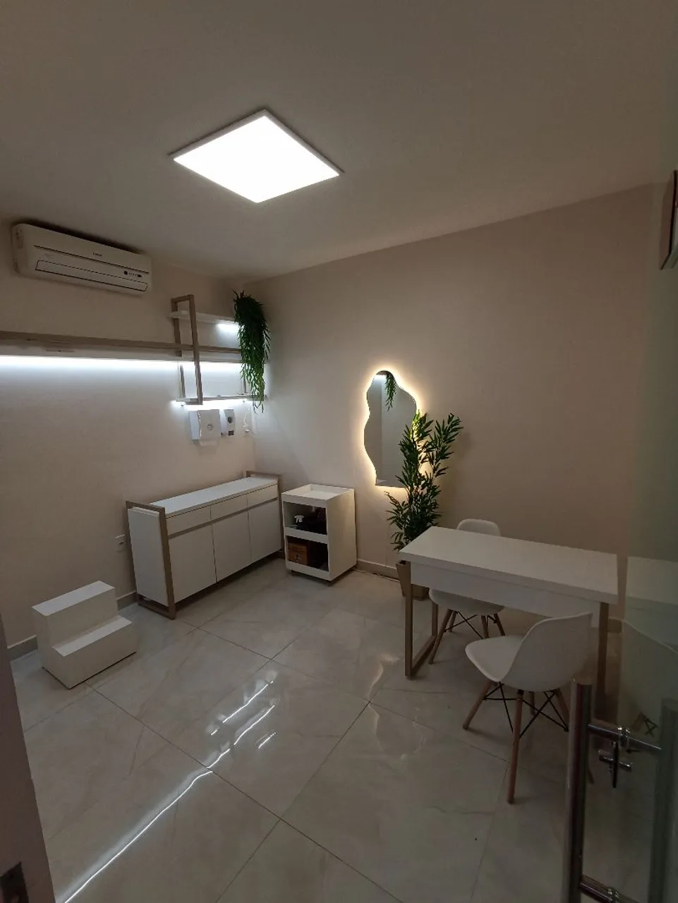 VENDA DE MÓVEIS SALA DE ESTÉTICA (Sala ficará disponível para aluguel)