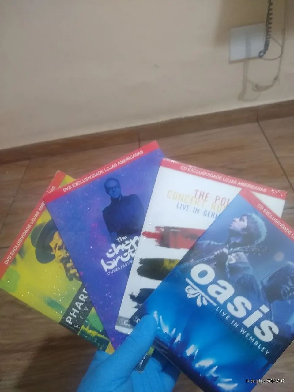 Combo de DVDs e CDs novos