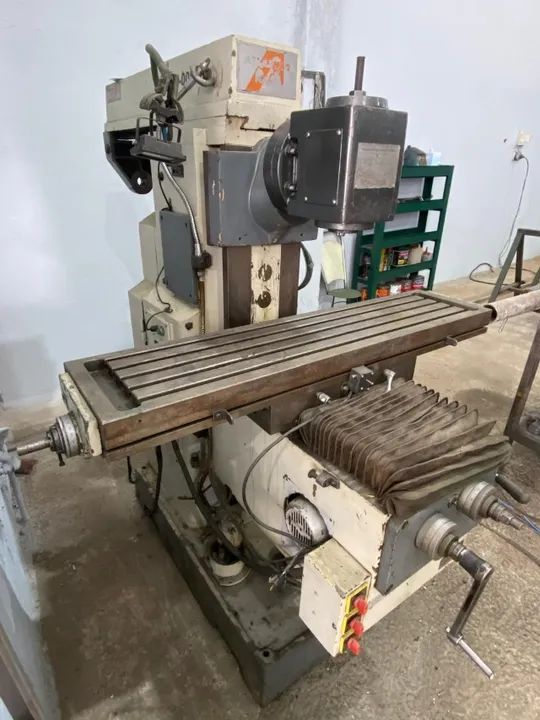 Fresadora Universal Atlas, ISO 40, automático nos 3 eixos, ano 2008, em ótimo estado.  - Foto 3