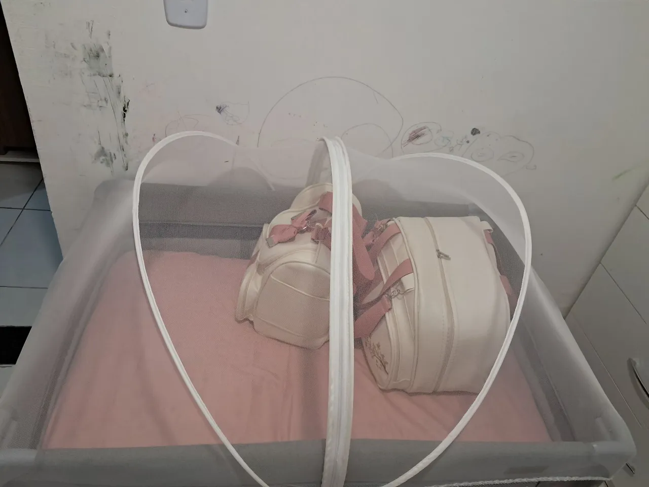 Berço Portátil com Mosquiteiro e colchão