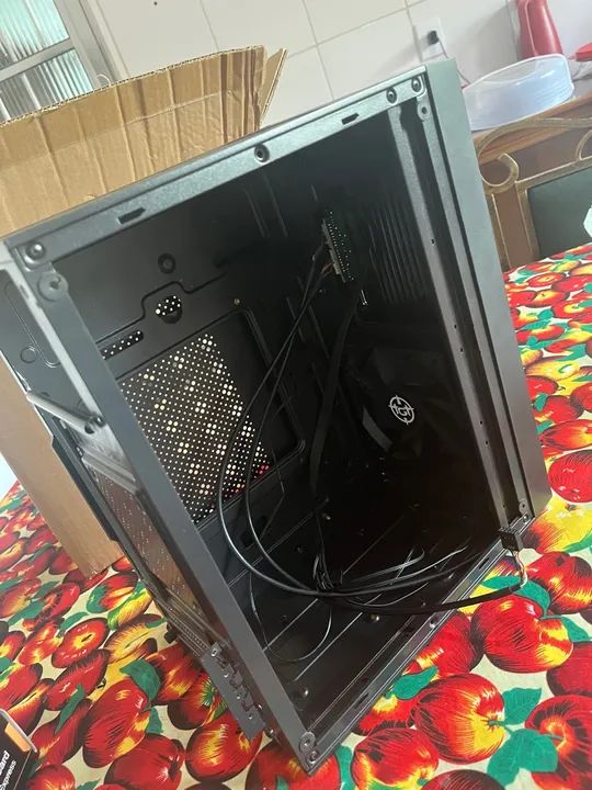 Gabinete PC Gamer com 1 fan incluso com vidro na lateral