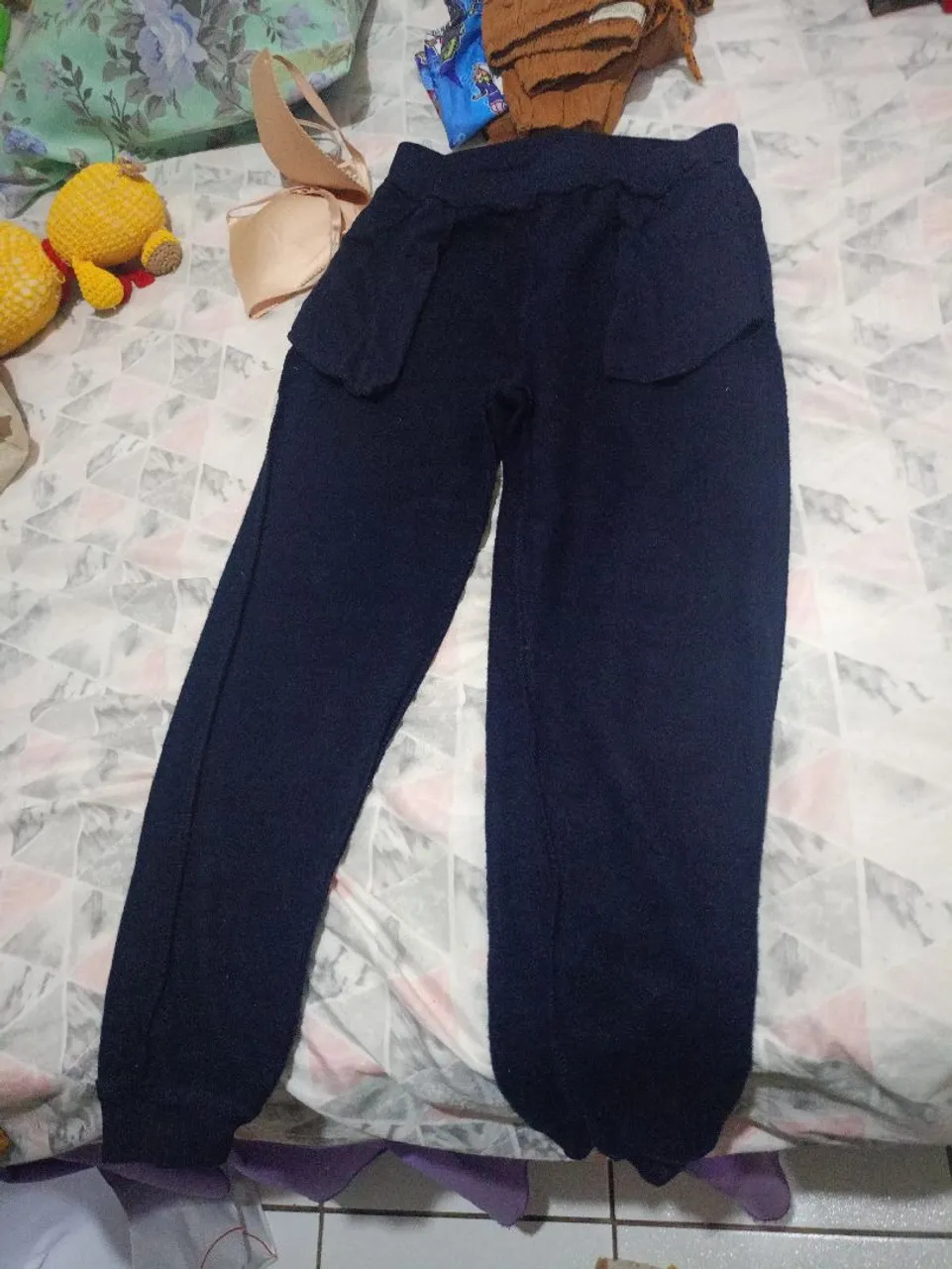 Calça de Moletom Azul e verde usada uma vez,semi nova,10 anos