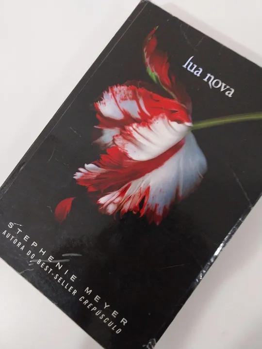 Livro Lua Nova - Stephenie Meyer