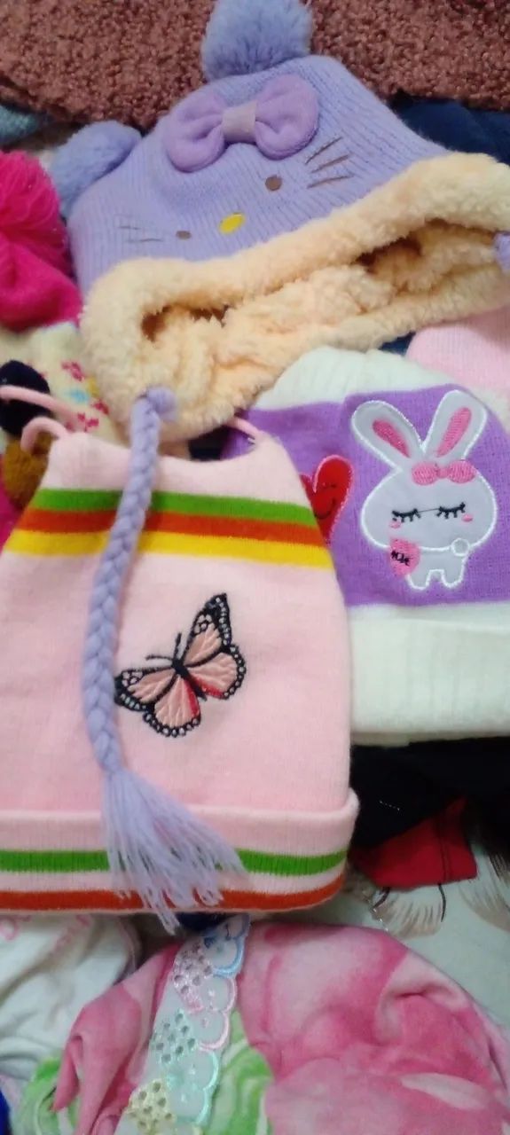 Touca Infantil Hello Kitty Lilás com Pompons - Foto 4