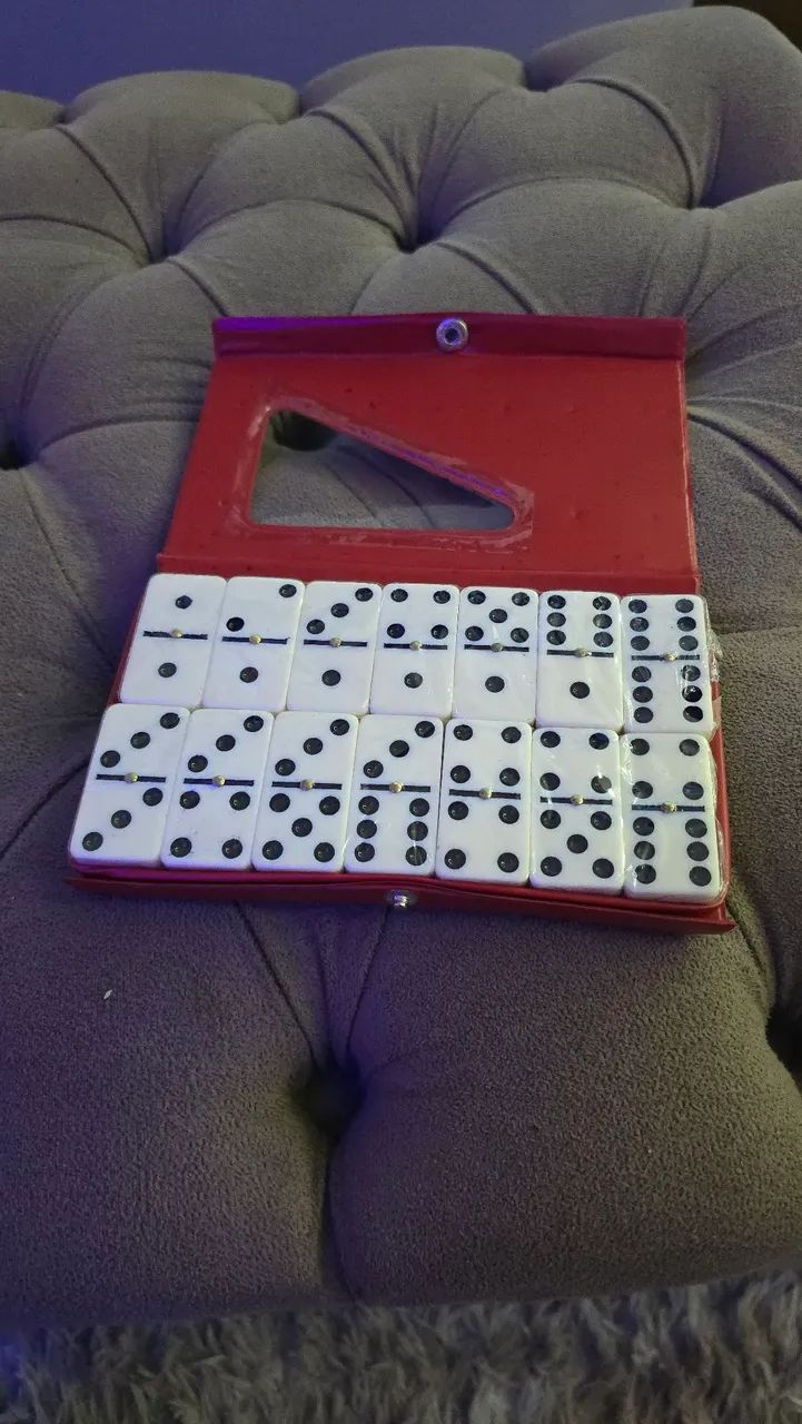 Jogo de Dominó Profissional lacrado sem uso.