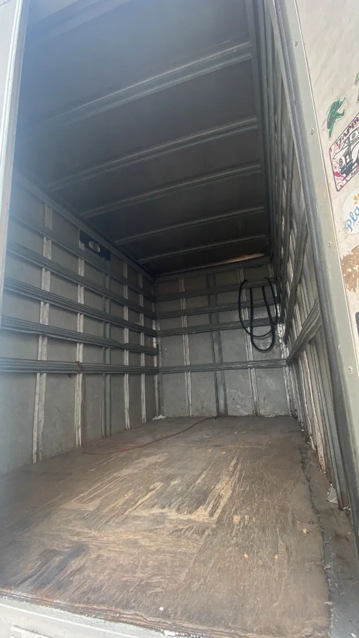 caminhao HR 2009 motor novo sem bau - Foto 6