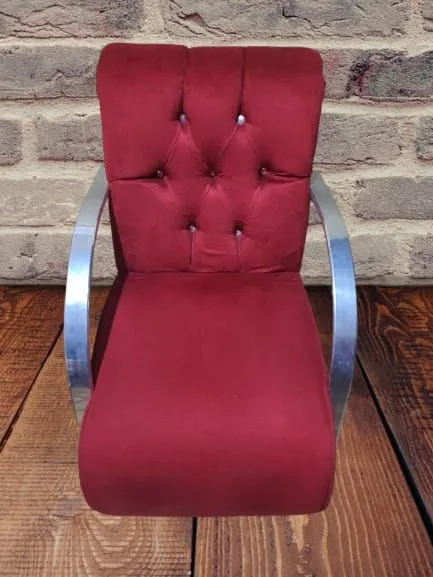 Poltrona em Veludo Vermelho com Estrutura Cromada
