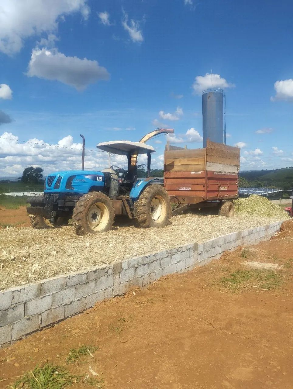 Trator LS plus 100 
