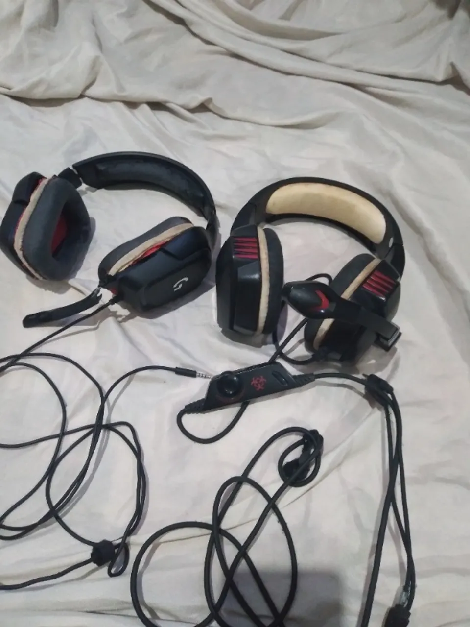 Vendo 2 headphone , funcionando tudo certo