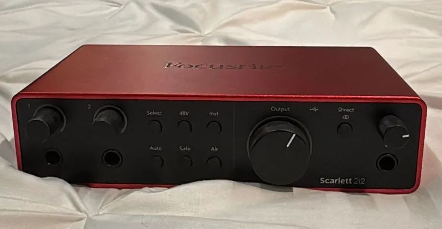 Focusrite Scarlett 2i2 4th Gen Interface de audio ( usb )